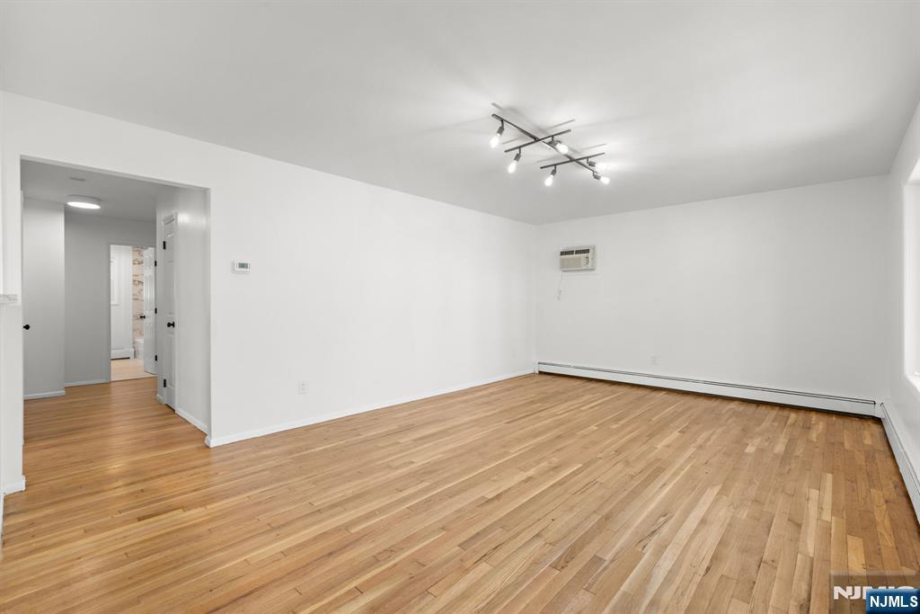 54 Columbia Avenue — photo 10
