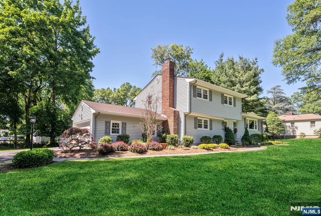 369 Voorhis Avenue - Photo 2