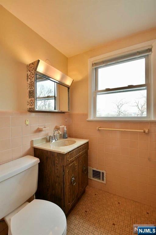 628 River, Teaneck, NJ 07666 Listing Photo  14