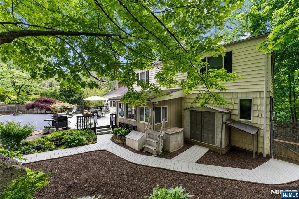33 Brooksyde Avenue