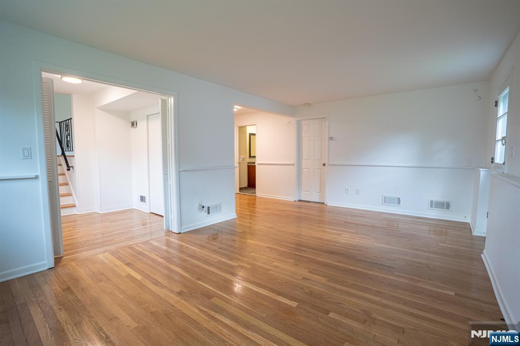338 Main St, New Milford, NJ 07646