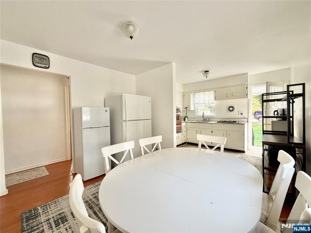 Kitchen Dining area