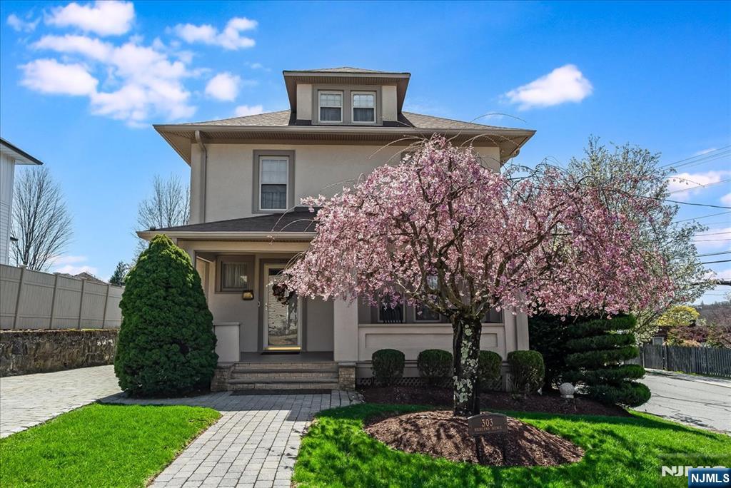 303 Highland Avenue - Photo 1