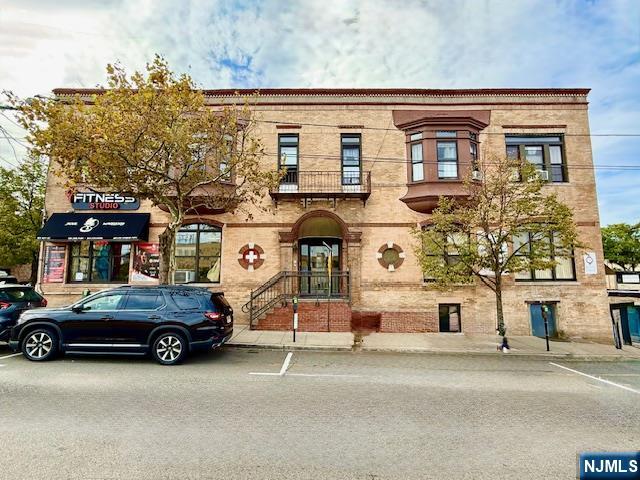 811 30th Street - Photo 1