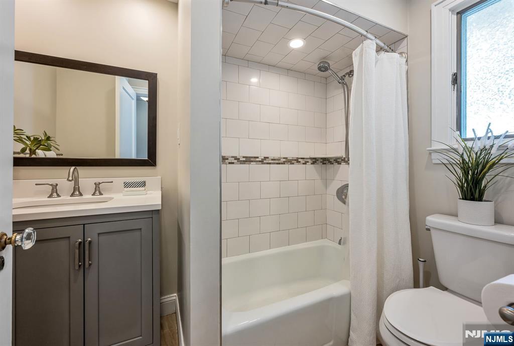 Updated Hall Bathroom