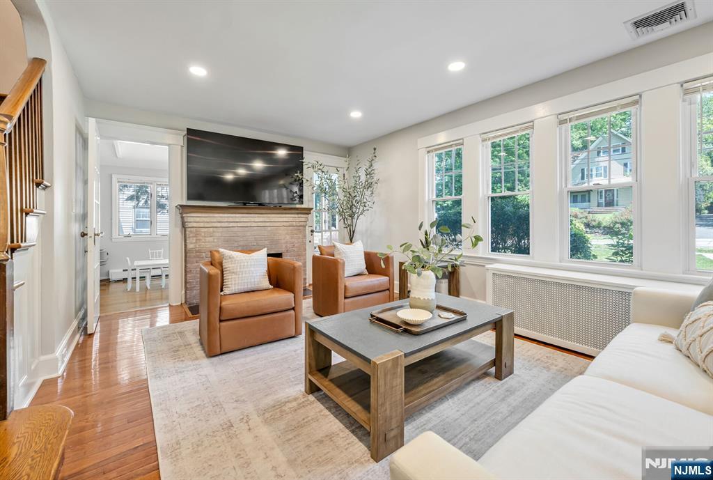 552 Hillcrest Road - Photo 3