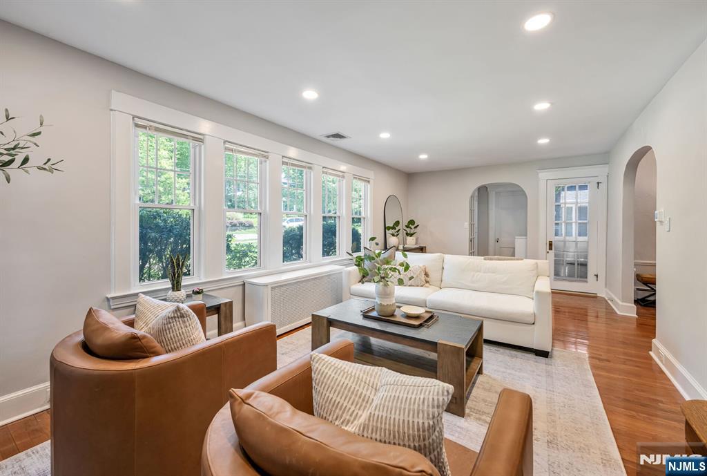 Transition from Room to Room Through Beautiful Archways