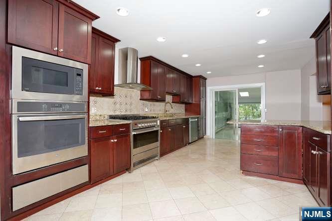 96 Wilson Avenue — photo 9