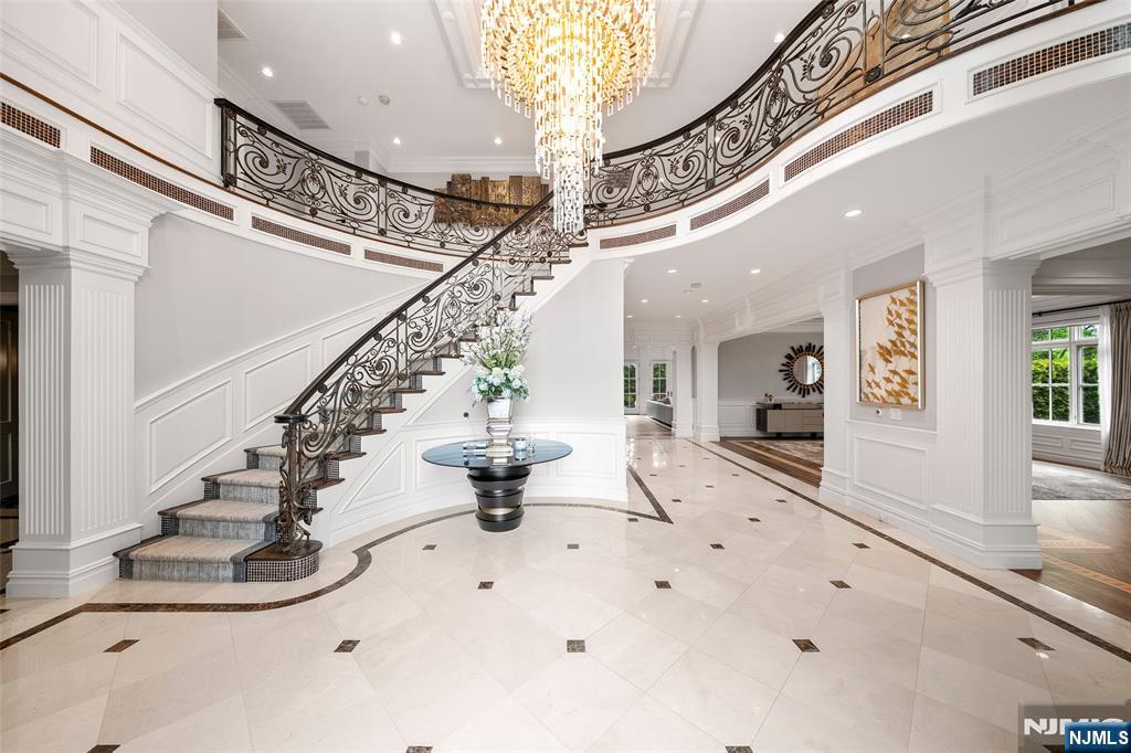 675 Summit Street - Photo 4