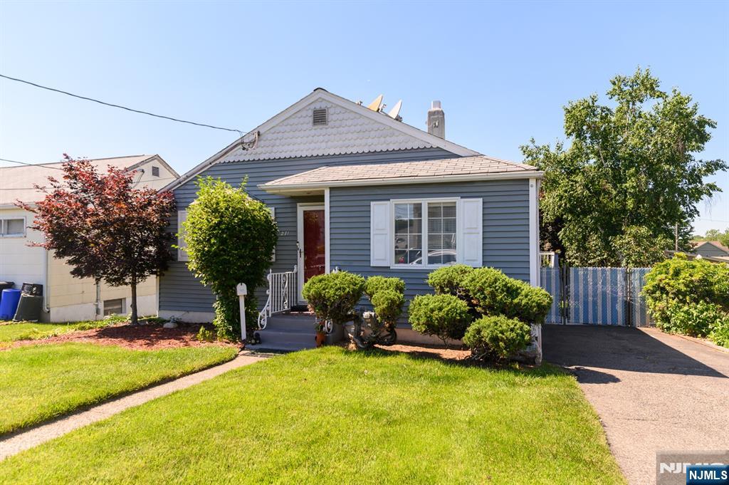 271 S Boulevard - Photo 1