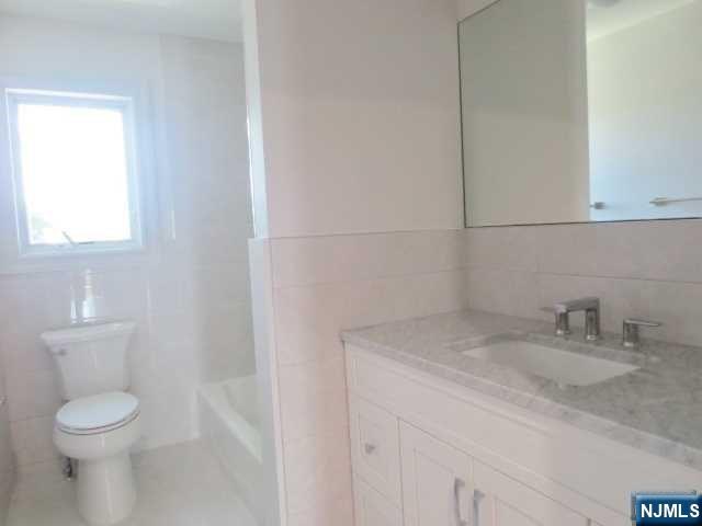 427 Westview, #A, Fort Lee, NJ 07024 Listing Photo  17