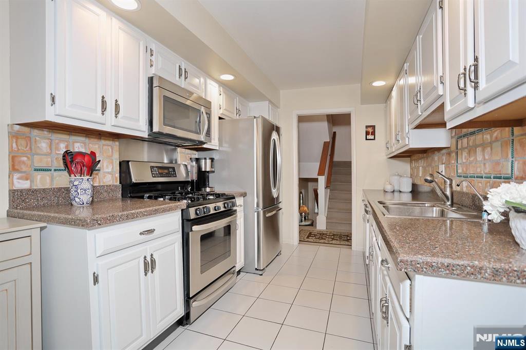 164 Winchester Court, Twp of Washington, NJ 07676 Listing Photo  12