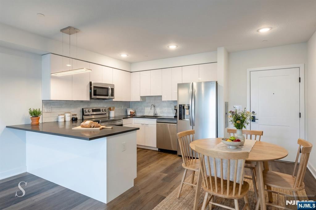 48 Grand Avenue 201 - Photo 2