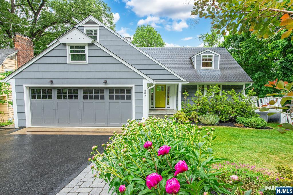 <p>Listings That Reflect Our Standards</p>