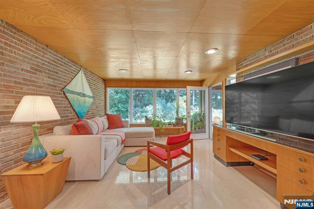 dramatic wall of windows bring the outdoors in for a peaceful retreat year-round