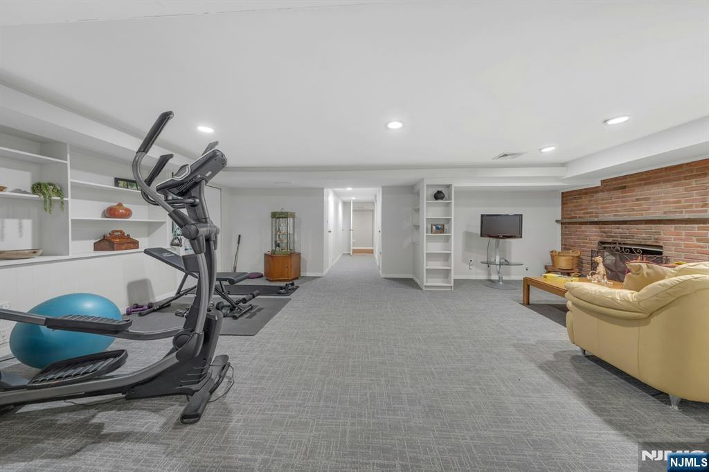 130 Pearl Brook Drive, Clifton, NJ 07013 Listing Photo  32
