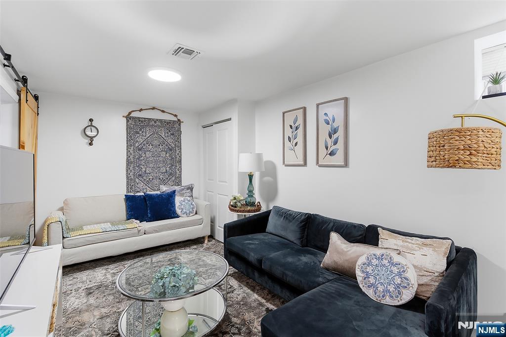 475 Albert Place