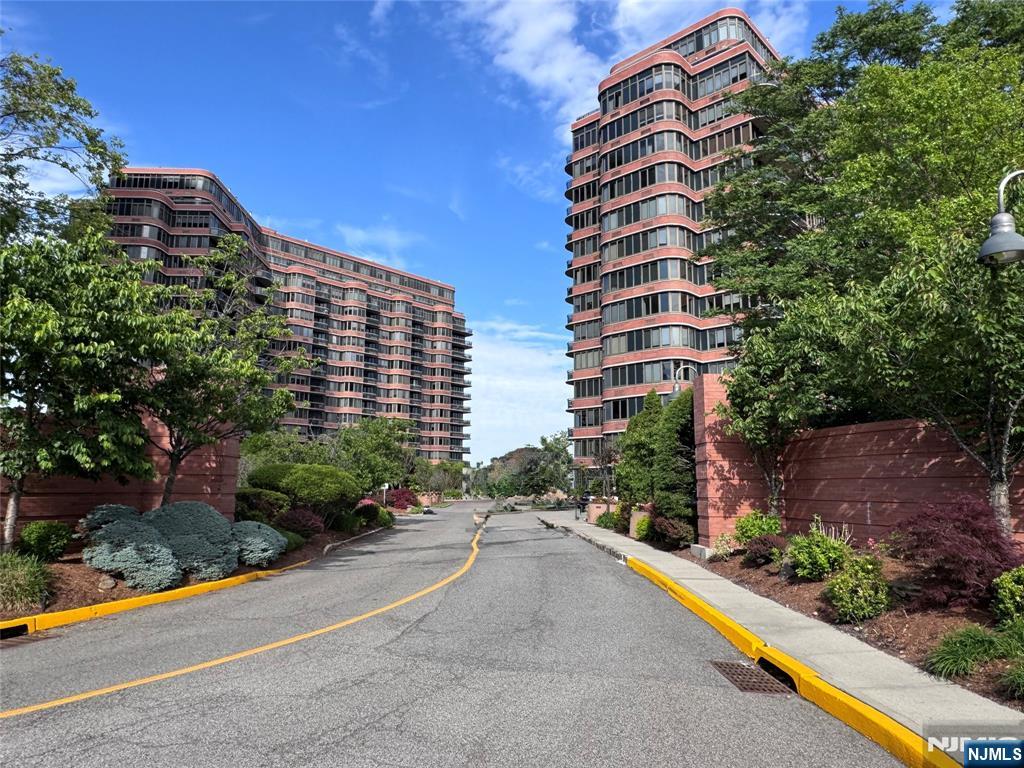 100 Carlyle #5J North, Cliffside Park, NJ 07010