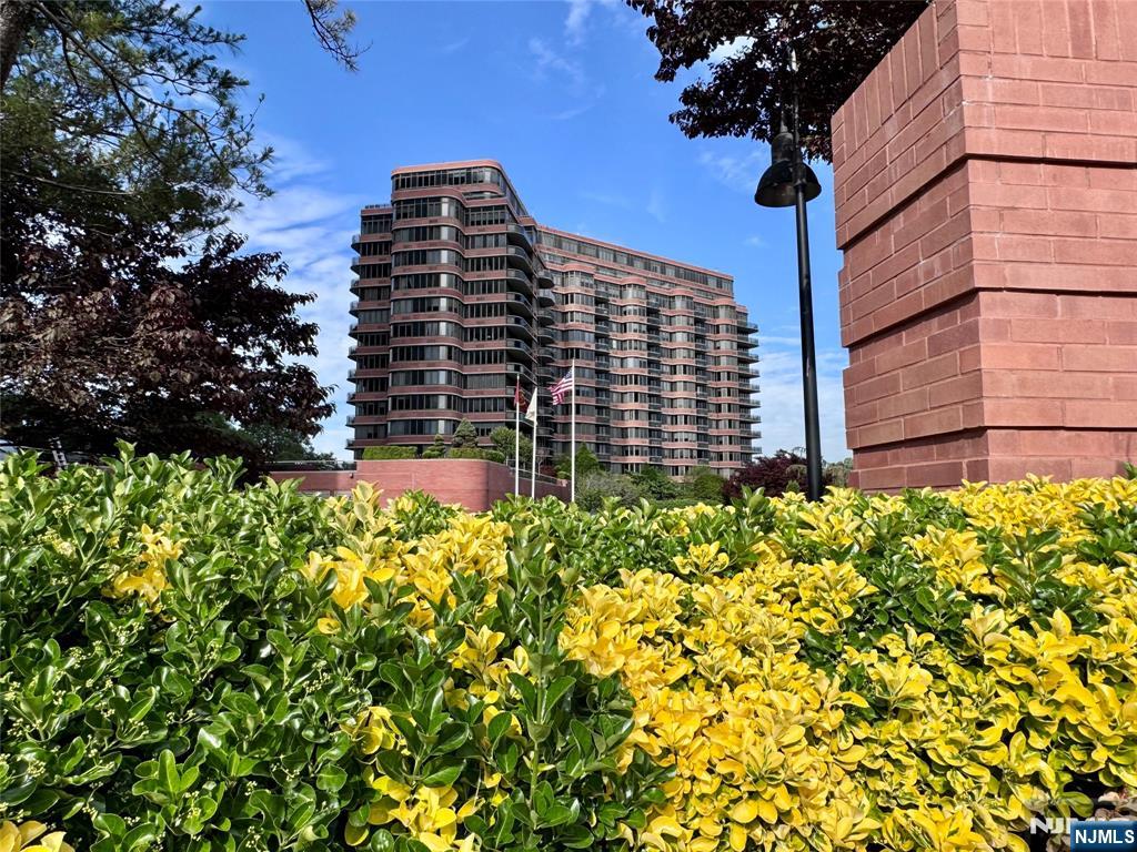 100 Carlyle #5J North, Cliffside Park, NJ 07010