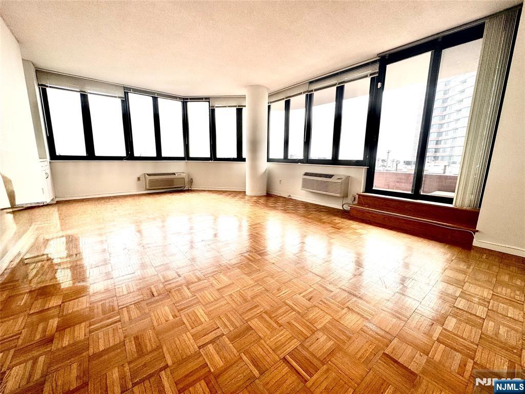 100 Carlyle #5J North, Cliffside Park, NJ 07010