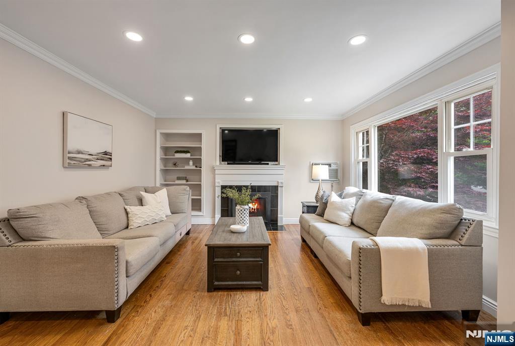 419 Wyckoff Avenue - Photo 4