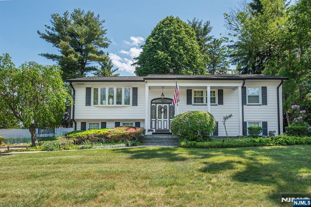 <p>Listings That Reflect Our Standards</p>