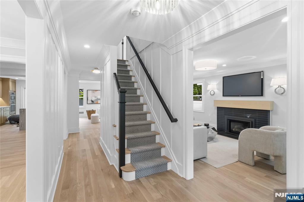61 Surrey Lane - Photo 5