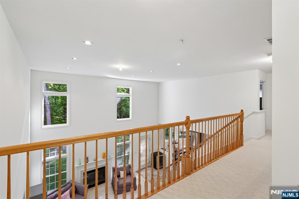 8 Pring Court — photo 23