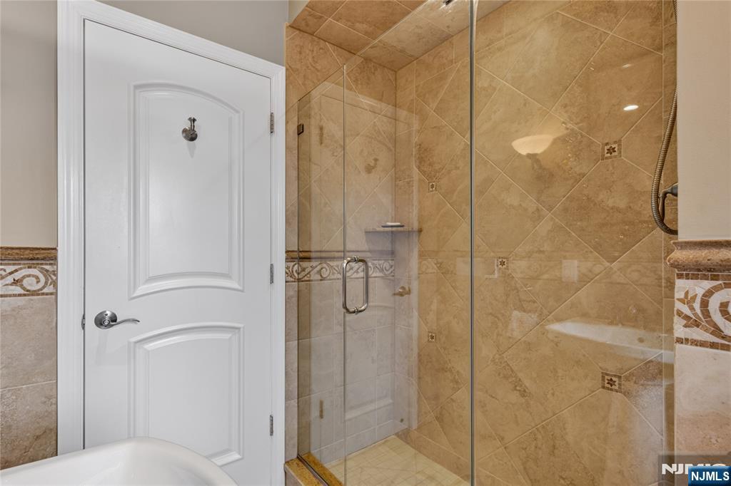 347 Westview Avenue, Fort Lee, NJ 07024 Listing Photo  15