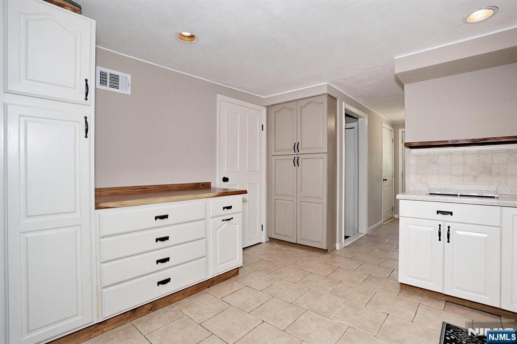 153 Bergen Avenue, Waldwick, NJ 07463 Listing Photo  12