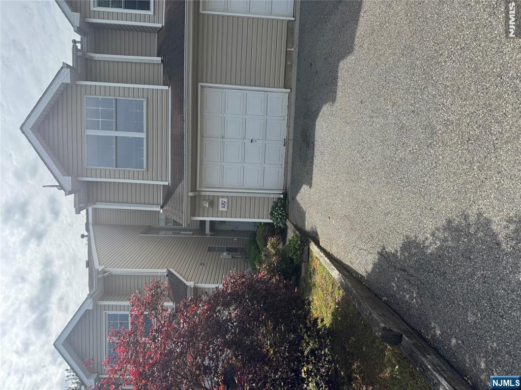 1087 Oakcroft Lane - Photo 1