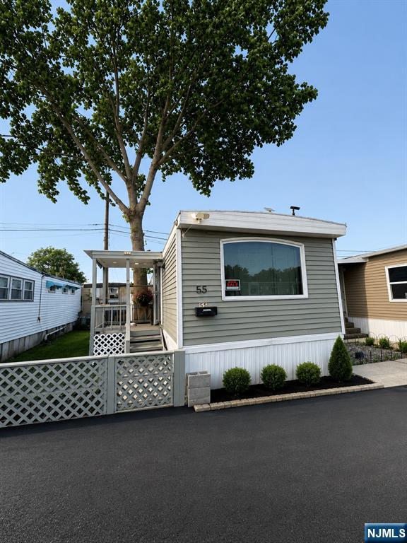 55 Helen - Photo 1
