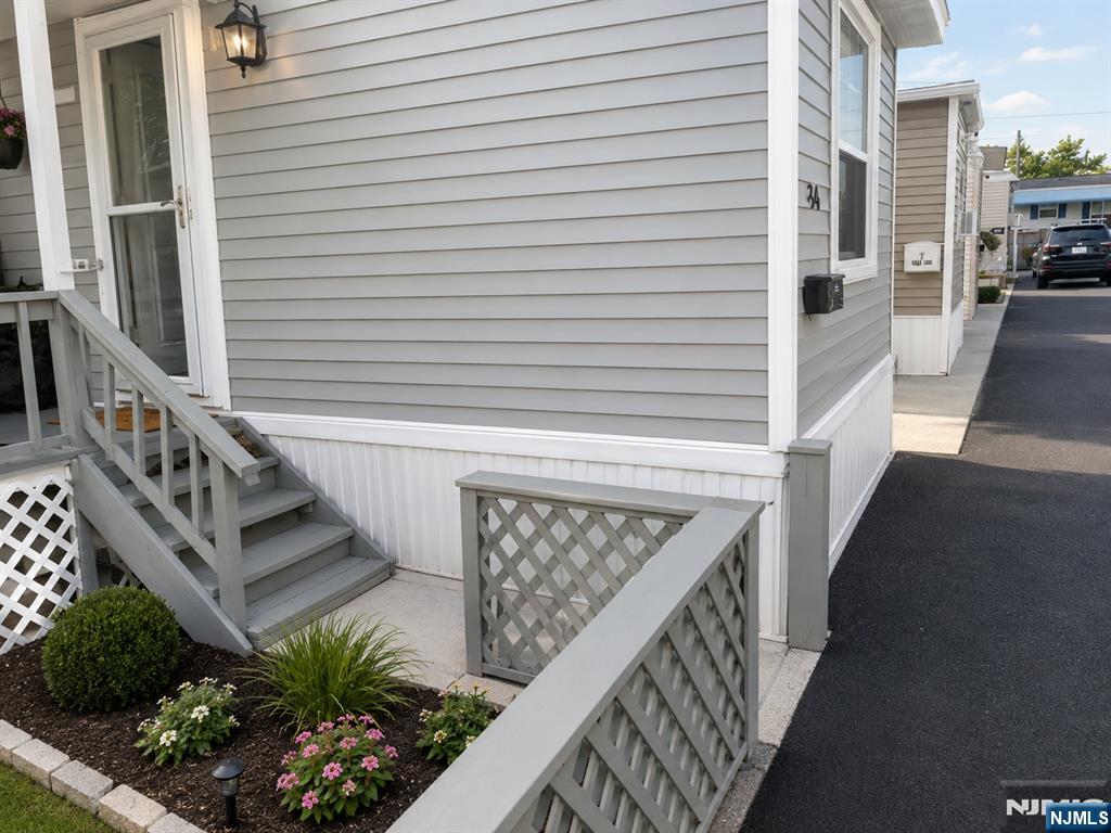 55 Helen - Photo 2