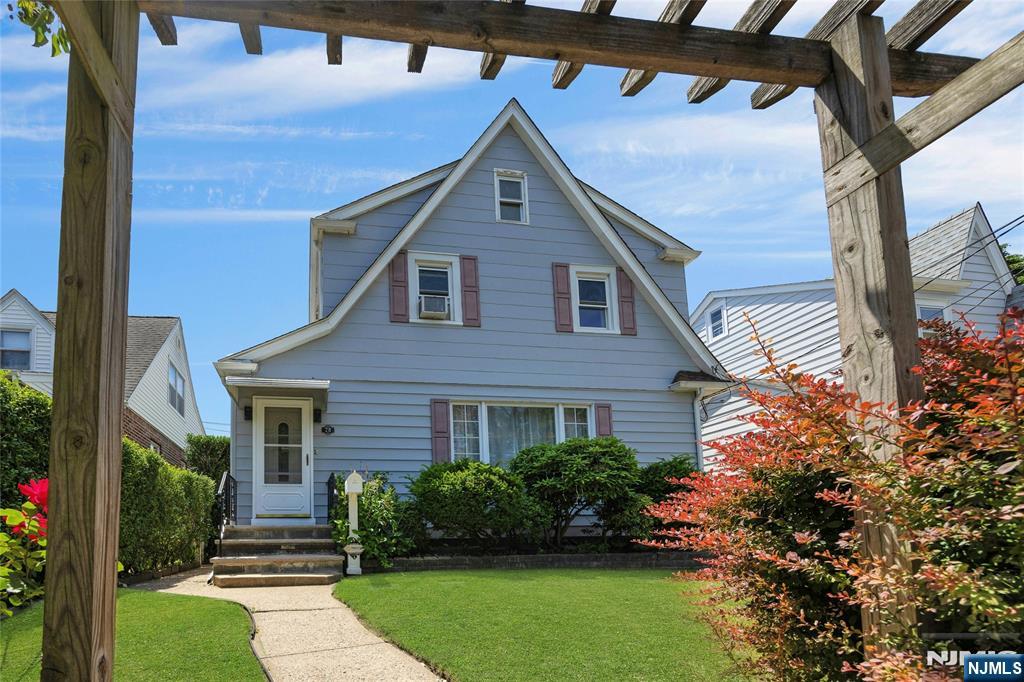 28 Sylvan Ave, Bergenfield, NJ 07621