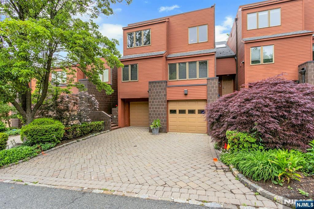 2nd image of 51 Hidden Ledge Rd, Englewood, NJ 07631 | MLS# 26019003