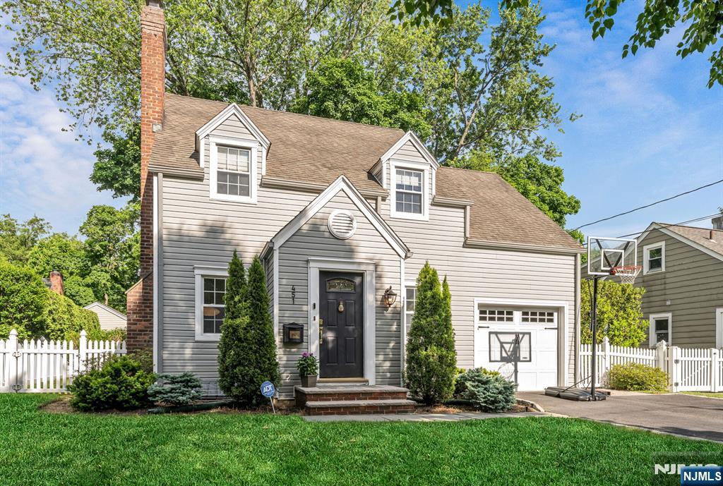 451 Bogert Avenue - Photo 2