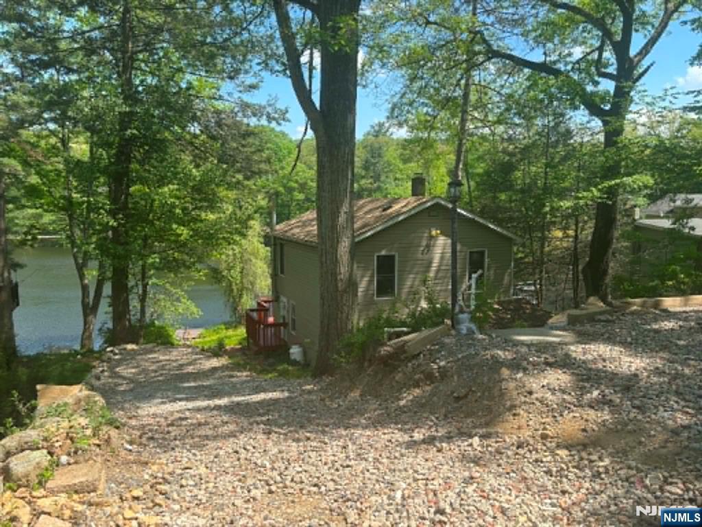 77 Goldfinch, West Milford, NJ 07421 Listing Photo  7