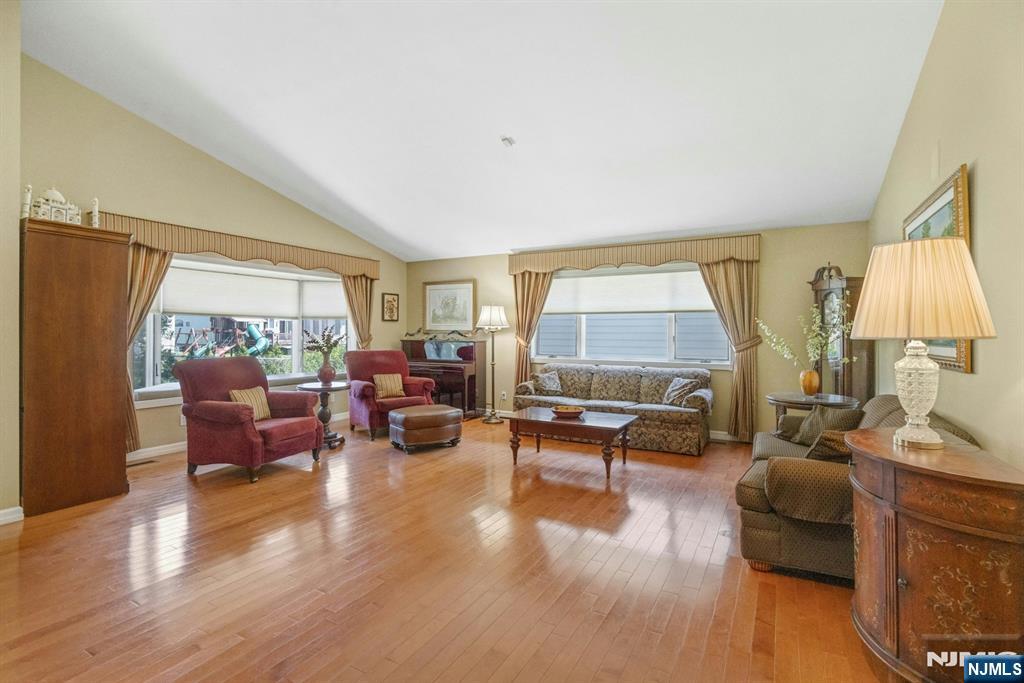 805 Washburn Street - Photo 2