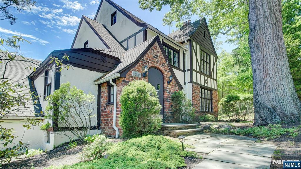 262 Northfield Avenue - Photo 1