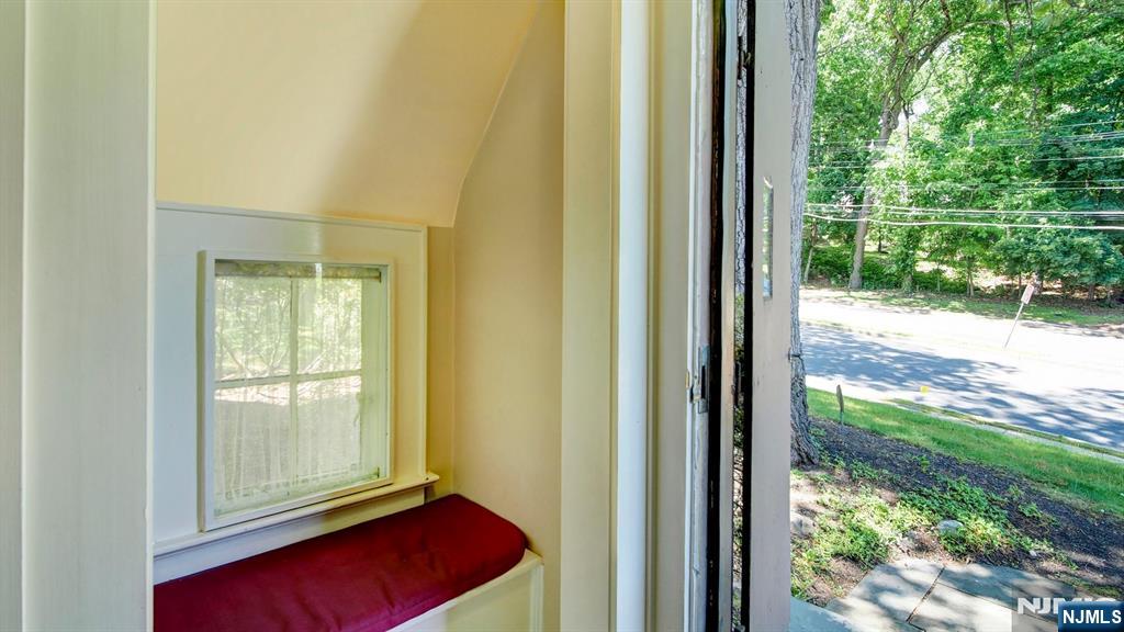 262 Northfield Avenue - Photo 3