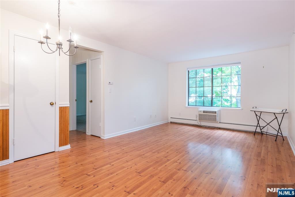 1406 Faulkner Court - Photo 5