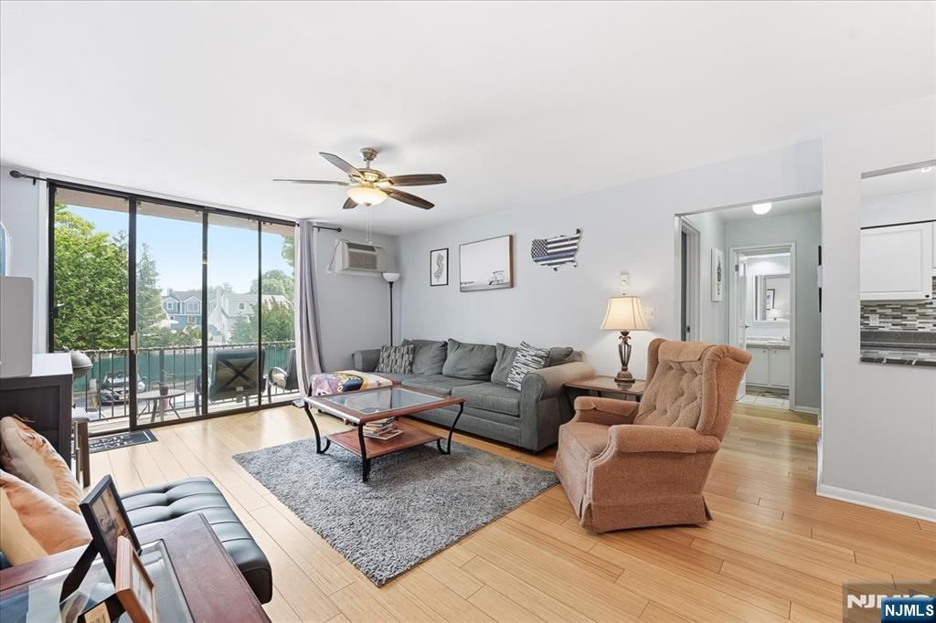 464 Liberty Street 205 - Photo 3