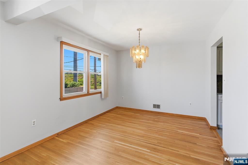 1109 Essex Avenue - Photo 5