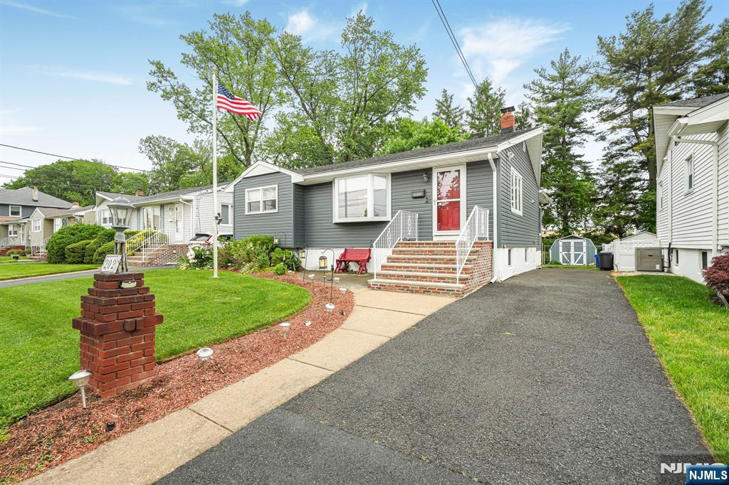 202 Colonial Avenue - Photo 3