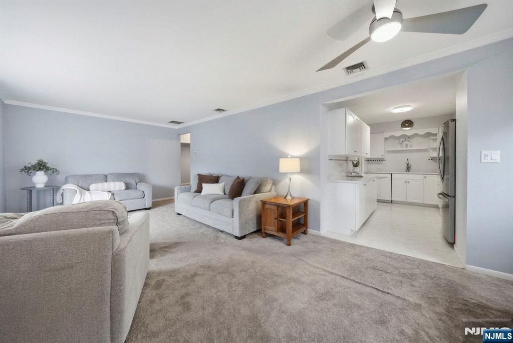 202 Colonial Avenue - Photo 4