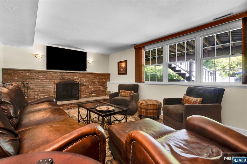 114 Wyckoff Avenue — photo 32