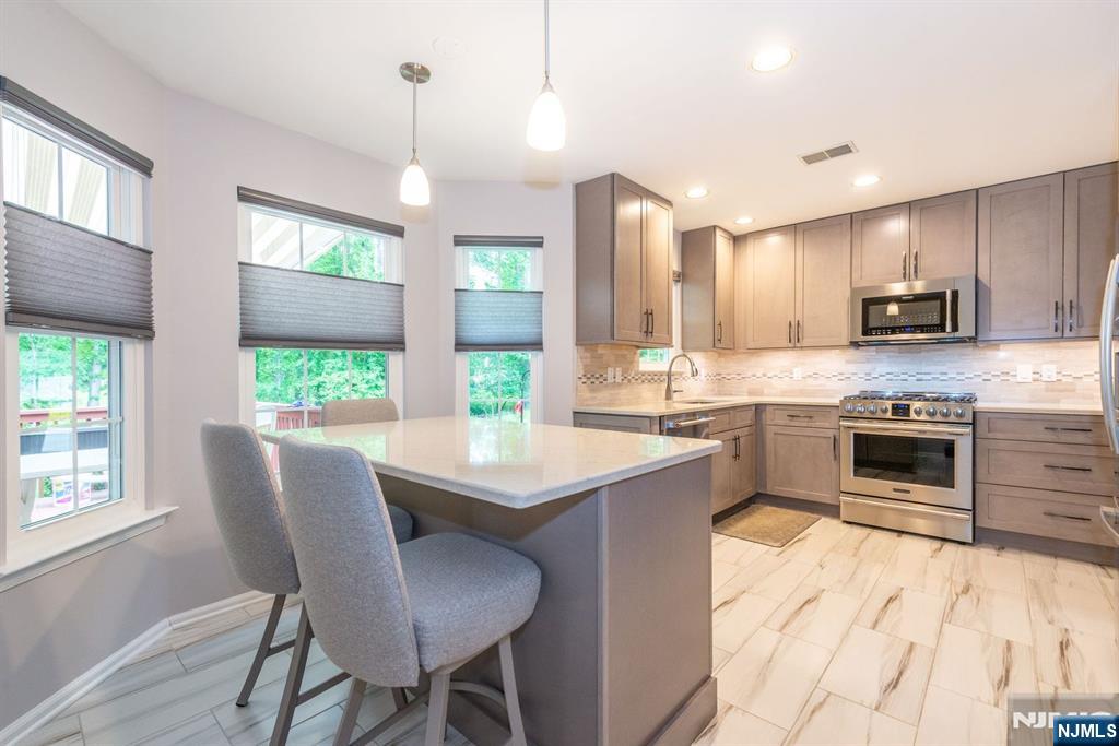 11 Burnham Drive - Photo 2