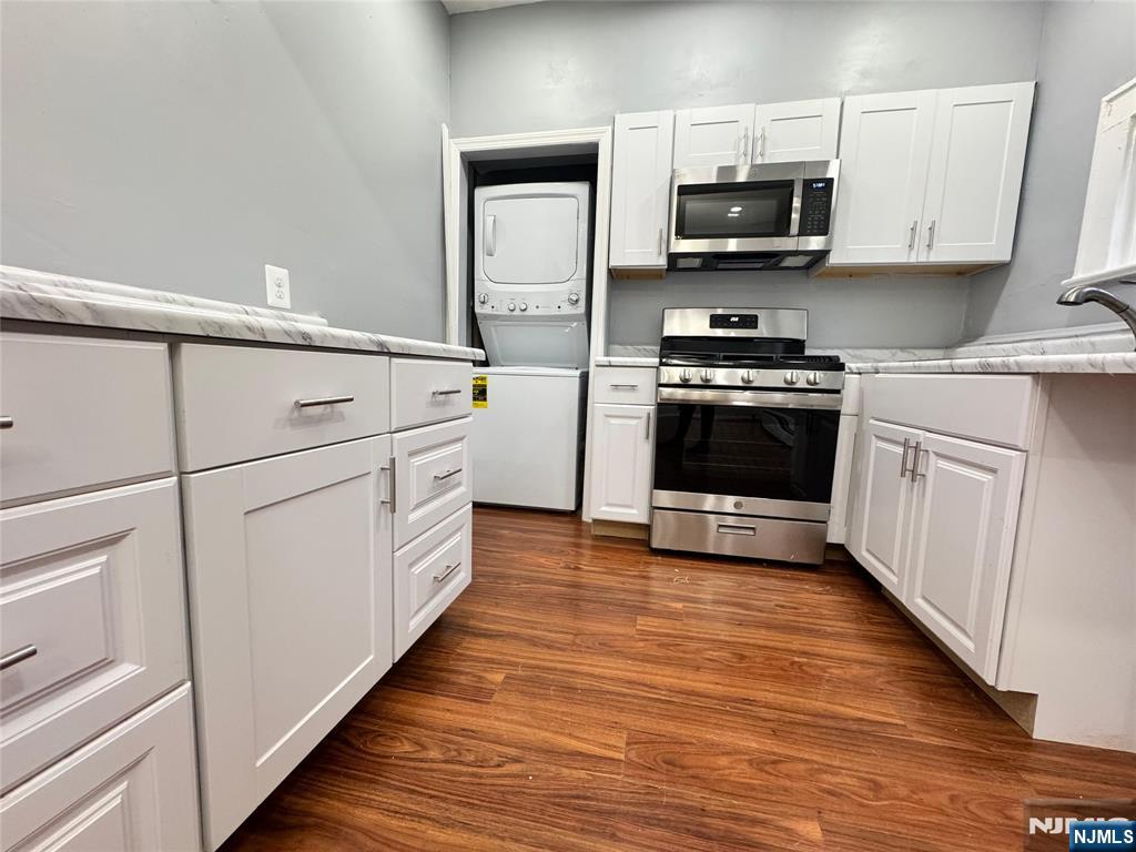 51 Poe Avenue 3rd Floor - Photo 3