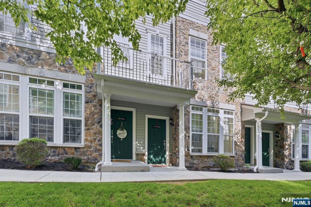 13 Dahlia Lane - Photo 3