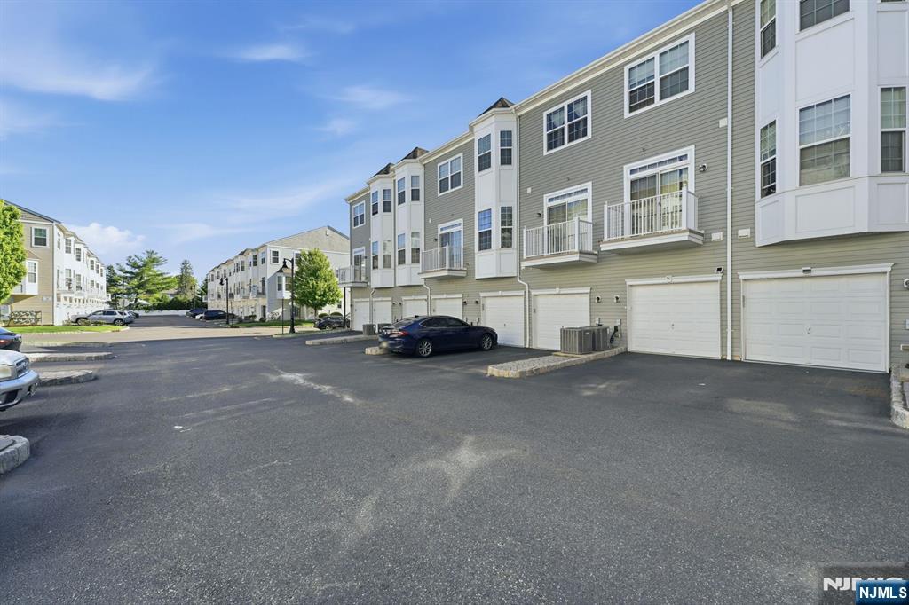 13 Dahlia Ln, Garfield, NJ 07026